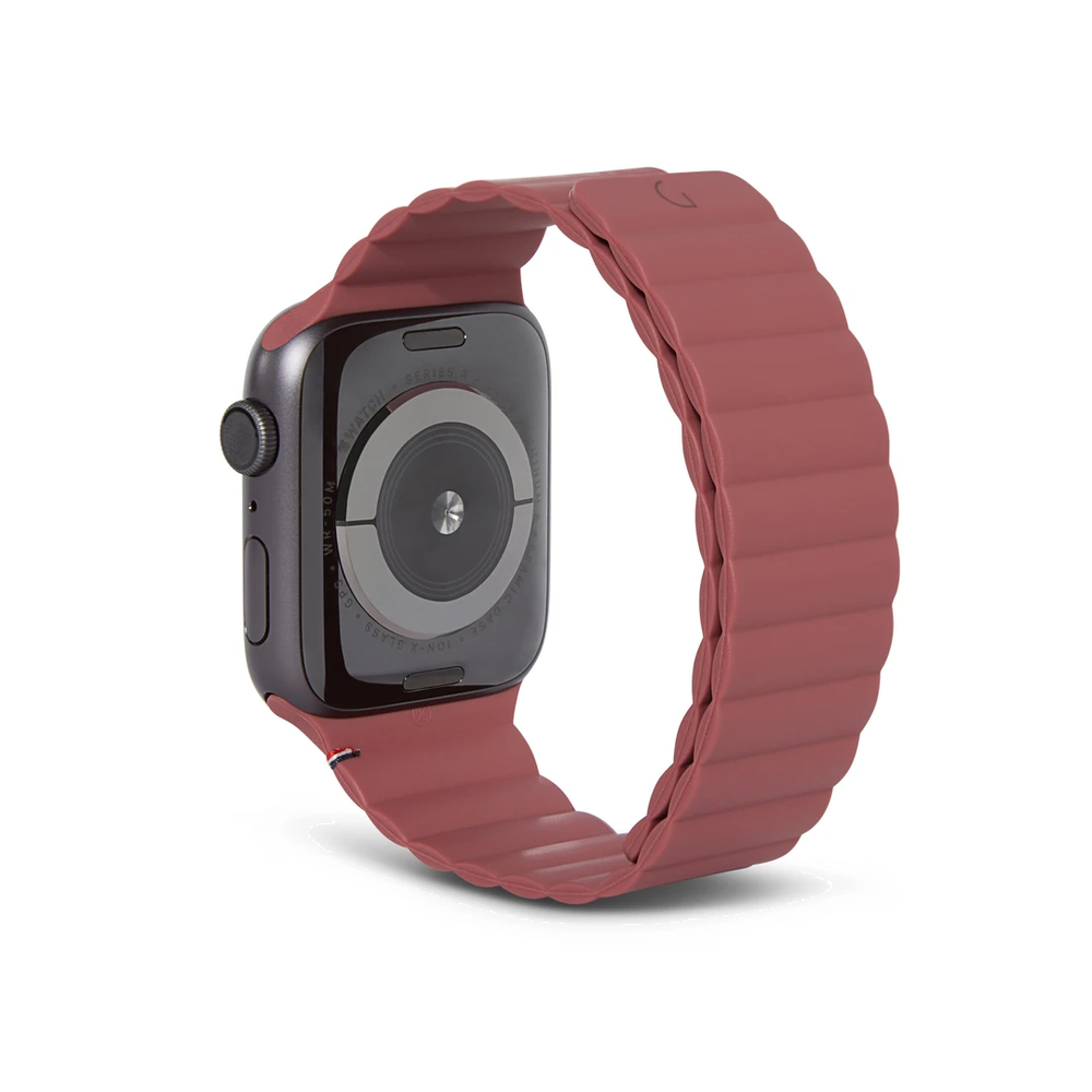  Ремешок Decoded Sillicone Magnetic Traction Strap для Apple Watch 6/SE/5/4 (44mm) силиликон,корич.