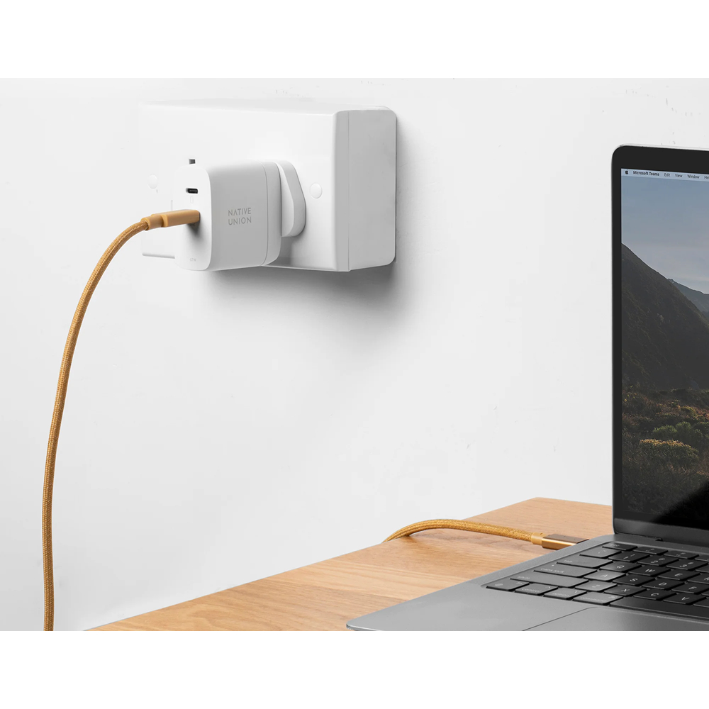 FAST-PD67-WHT-INT FAST GAN CHARGER PD 67WWHITE-INTL, СЗУ 67W,  разъёмы 2 USB-C . Цвет: белый