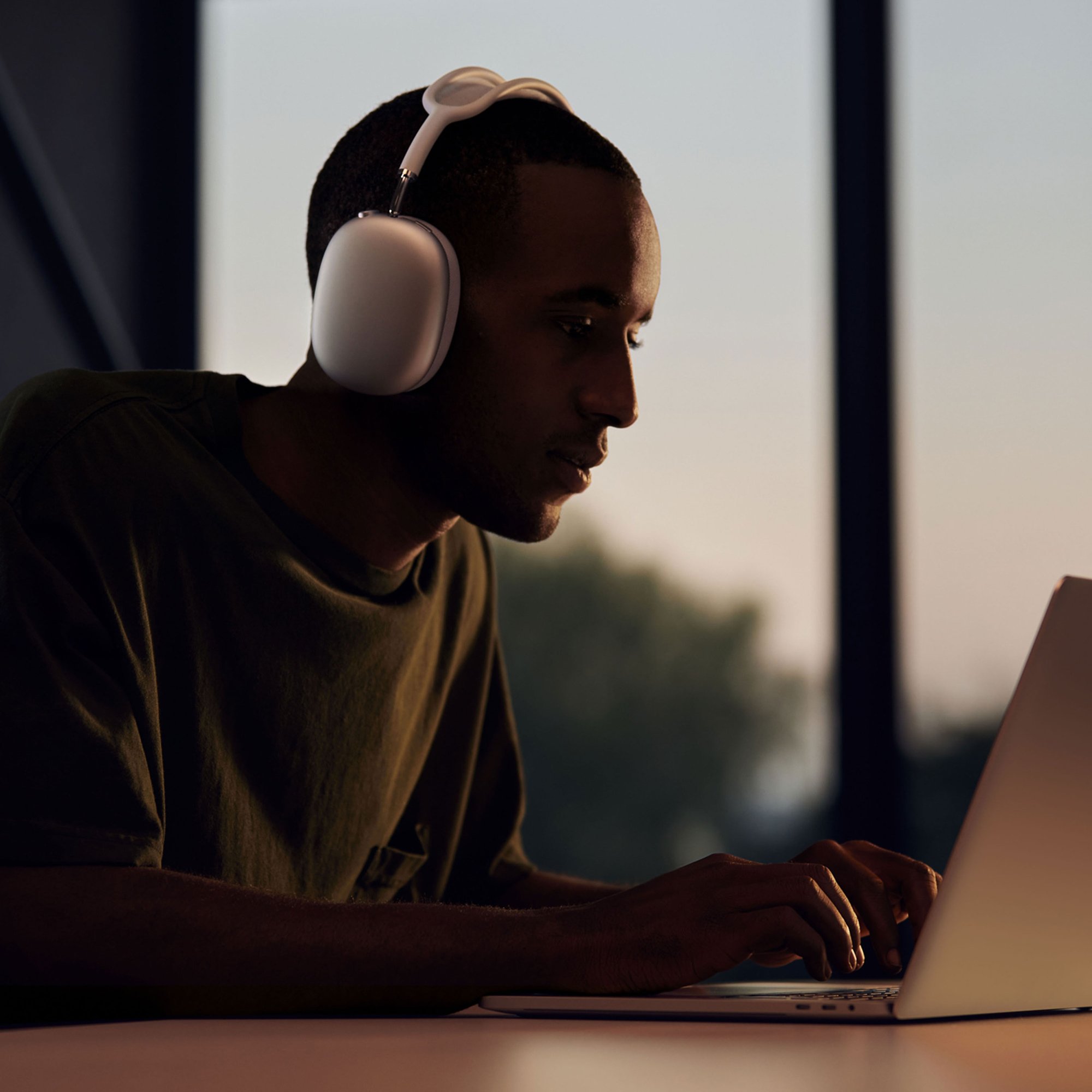 Беспроводные наушники Apple AirPods Max, "голубое небо"