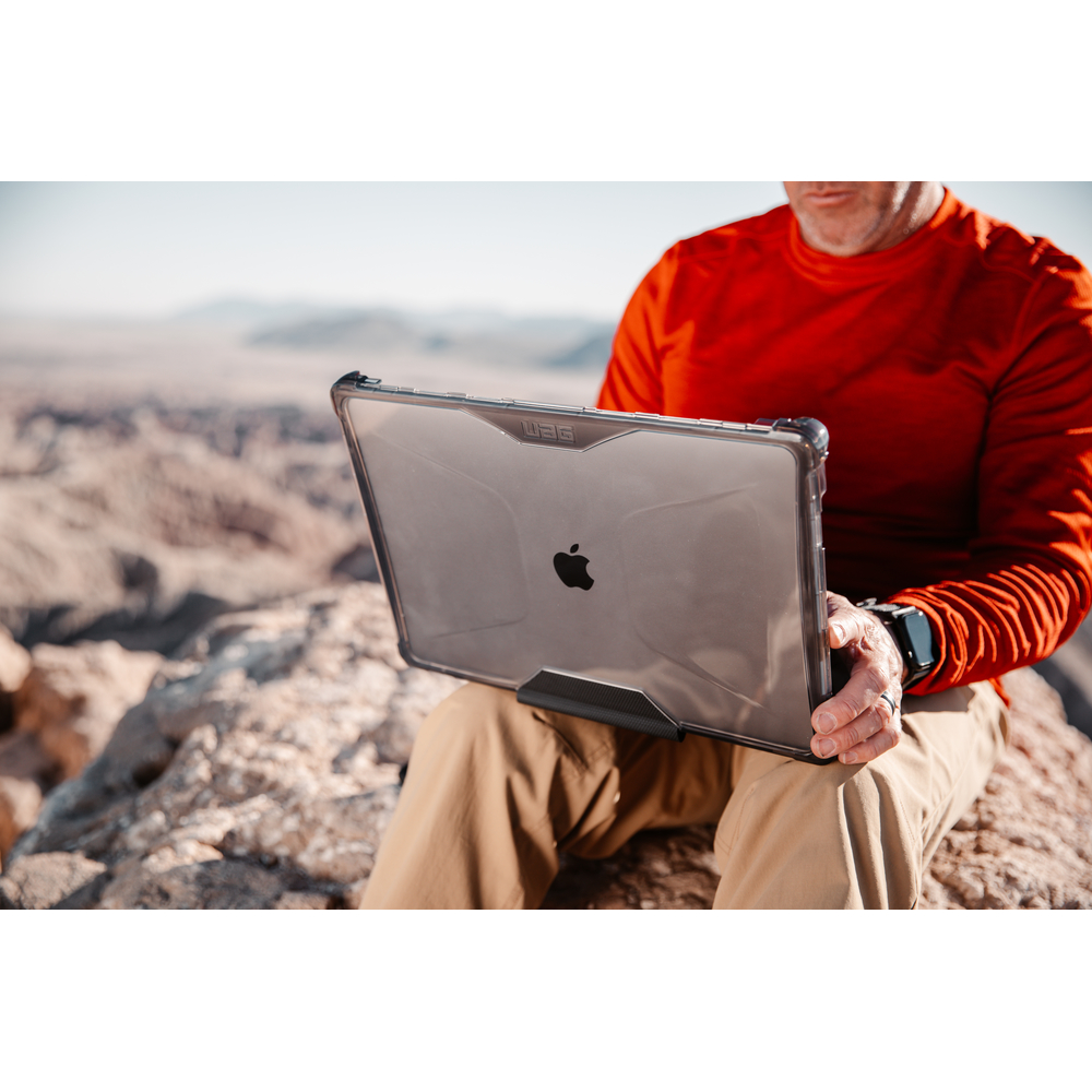 Чехол-накладка UAG Plyo Ice для MacBook Pro 13" (2020-2022 M1/M2), «матовый лёд»